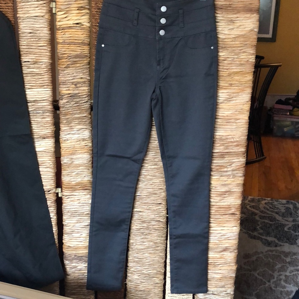 HIGH RISE GREY JEANS. worn once!